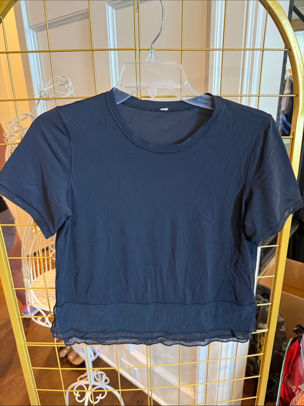 Lululemon size 6 Black Women's Short-Sleeve Mesh ruffle Hem Tee
